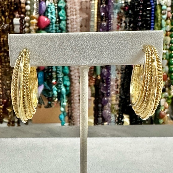 Vintage Goldette Gold Tone Pierced Hoop Earrings - Picture 1 of 3